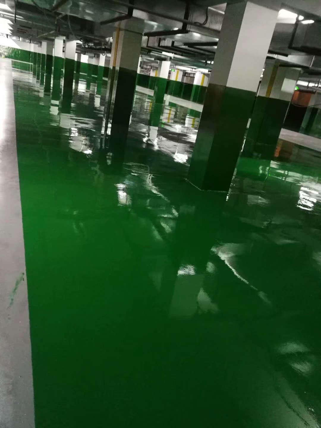 祝賀我司上海硅酸鹽研究所環(huán)氧地坪工程完美驗(yàn)