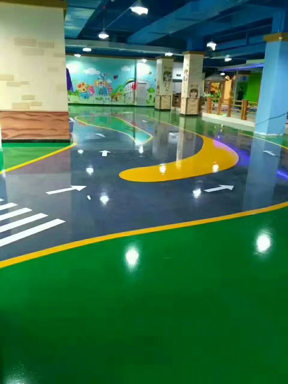 祝賀上海順隆的環(huán)氧地坪工程順利進(jìn)場