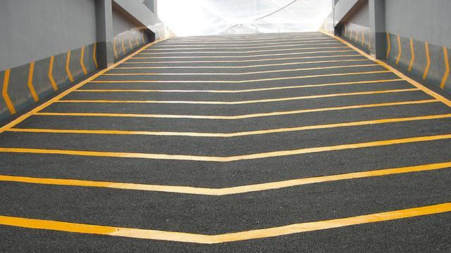 無震動(dòng)止滑坡道施工工藝