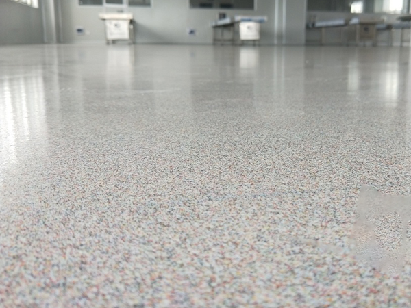 環(huán)氧彩砂自流平的施工注意事項(xiàng)