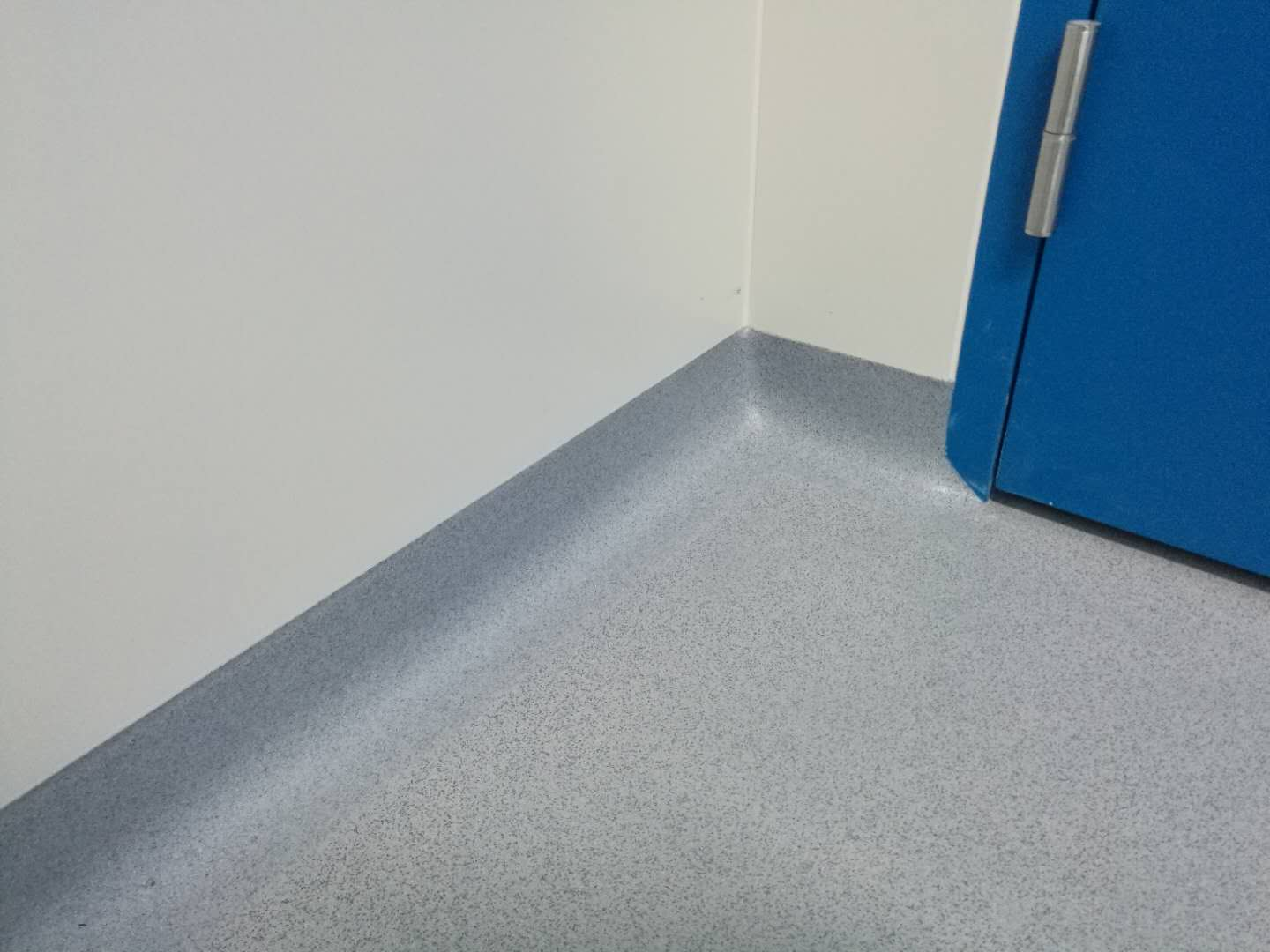 環(huán)氧彩砂自流平地坪施工工藝