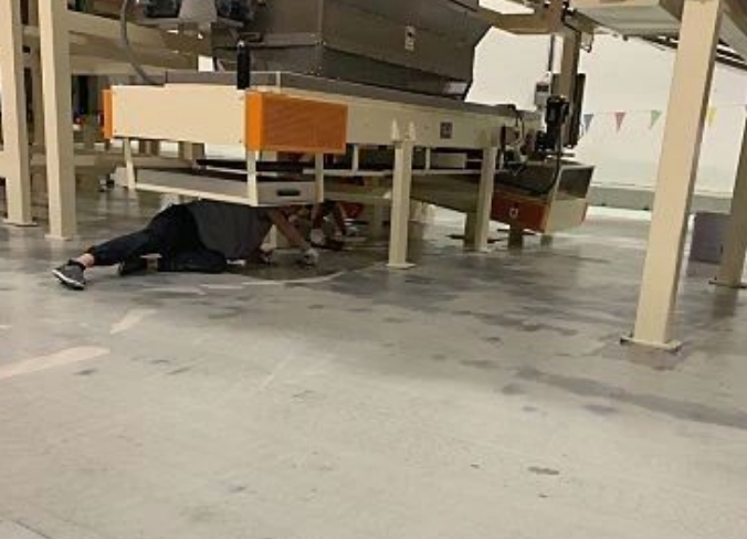 環(huán)氧砂漿中涂層披刮