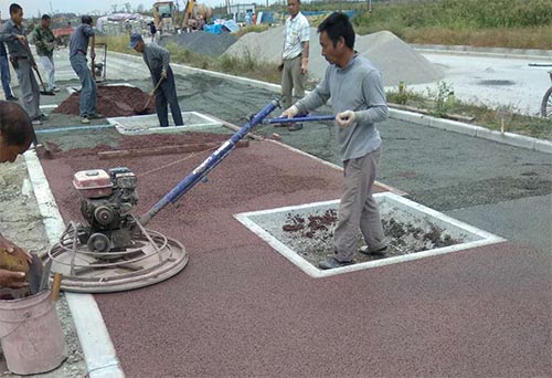 上海博歌-彩色透水路面施工現(xiàn)場
